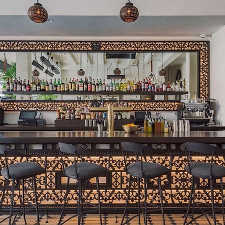 Hotel Figueroa, Unbound Collection By Hyatt Los Angeles Esterno foto The bar at the restaurant