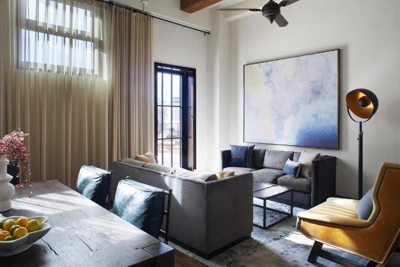 Hotel Figueroa, Unbound Collection By Hyatt Los Angeles Esterno foto A living room in a home