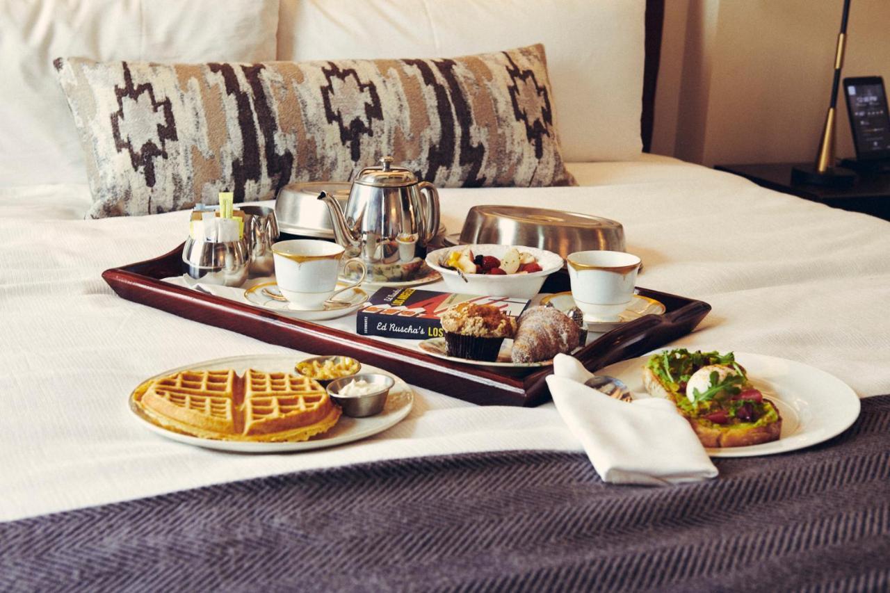 Hotel Figueroa, Unbound Collection By Hyatt Los Angeles Esterno foto Room service