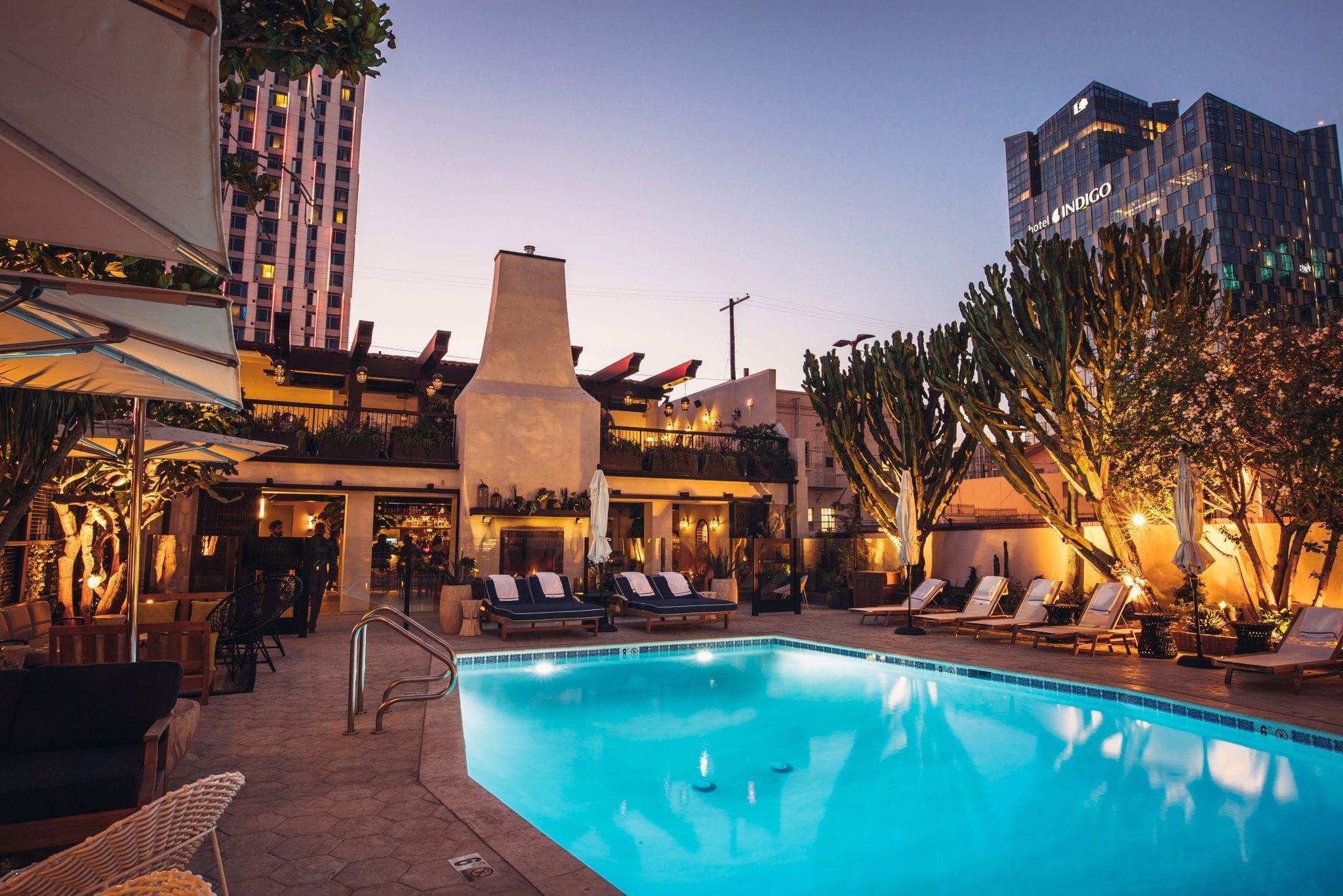 Hotel Figueroa, Unbound Collection By Hyatt Los Angeles Esterno foto The pool at the Standard, Downtown Los Angeles
