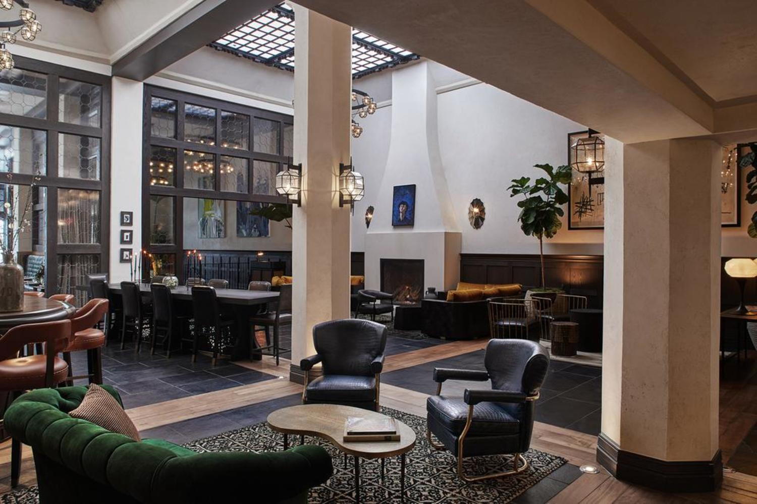 Hotel Figueroa, Unbound Collection By Hyatt Los Angeles Esterno foto The Hotel's lobby