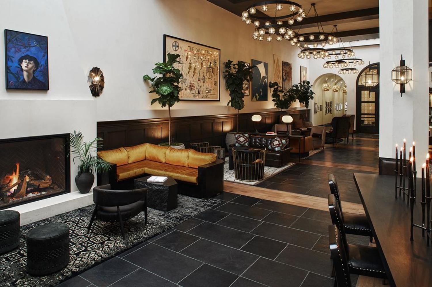 Hotel Figueroa, Unbound Collection By Hyatt Los Angeles Esterno foto The interior of the hotel