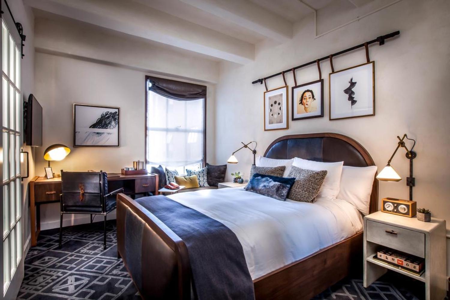 Hotel Figueroa, Unbound Collection By Hyatt Los Angeles Esterno foto A bedroom at the Hotel 57