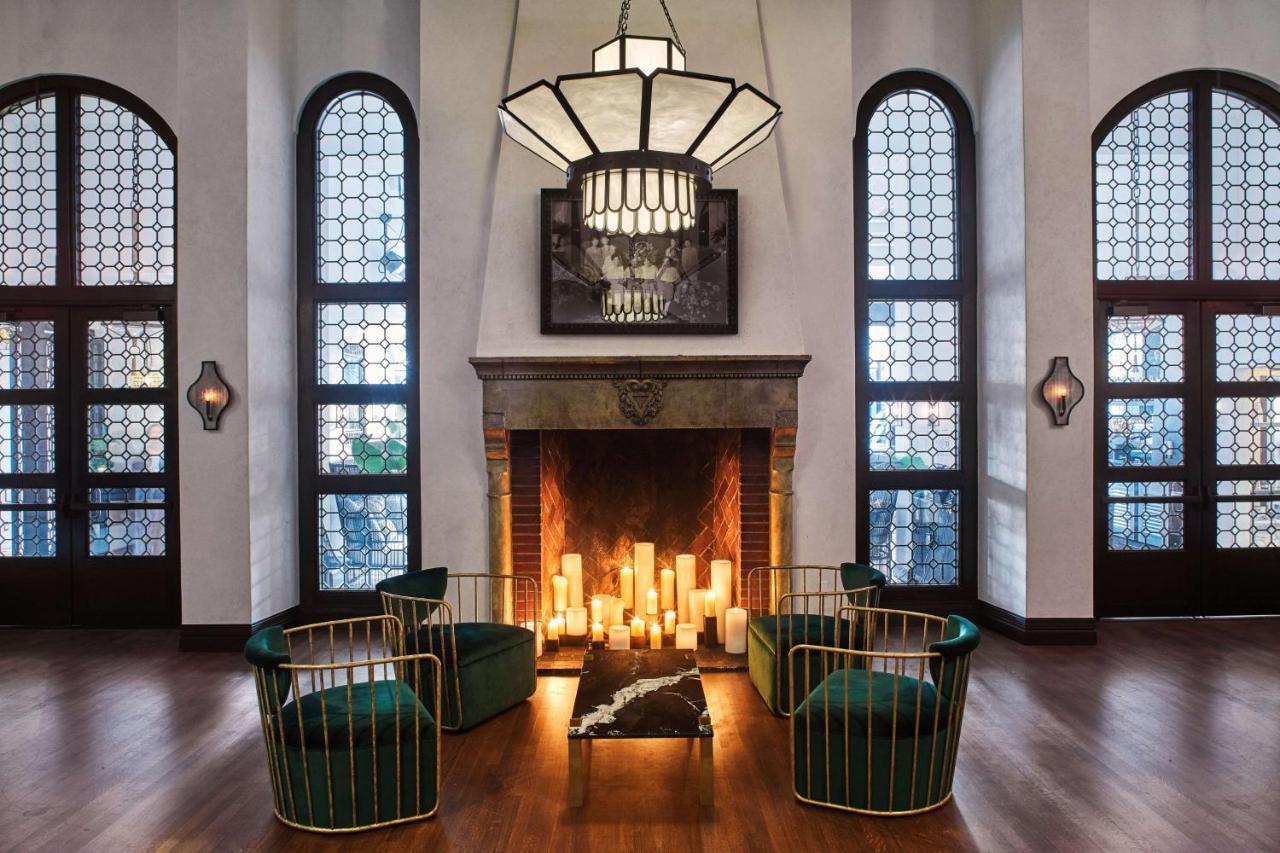 Hotel Figueroa, Unbound Collection By Hyatt Los Angeles Esterno foto The lobby at the Hotel Casa 900