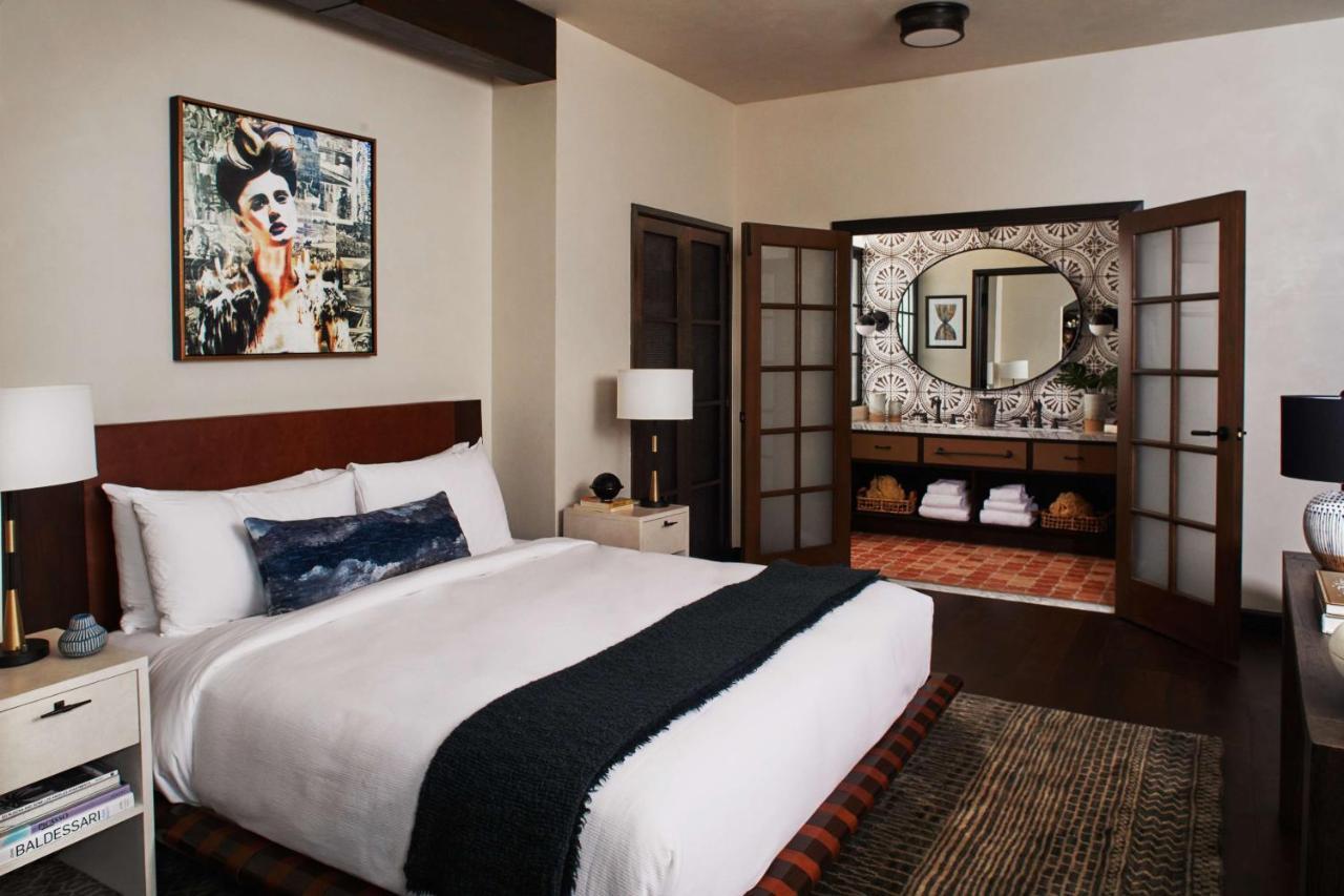 Hotel Figueroa, Unbound Collection By Hyatt Los Angeles Esterno foto A guest room at the Hotel Valley Ho
