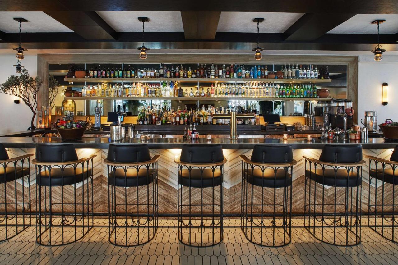 Hotel Figueroa, Unbound Collection By Hyatt Los Angeles Esterno foto The bar at the London Edition
