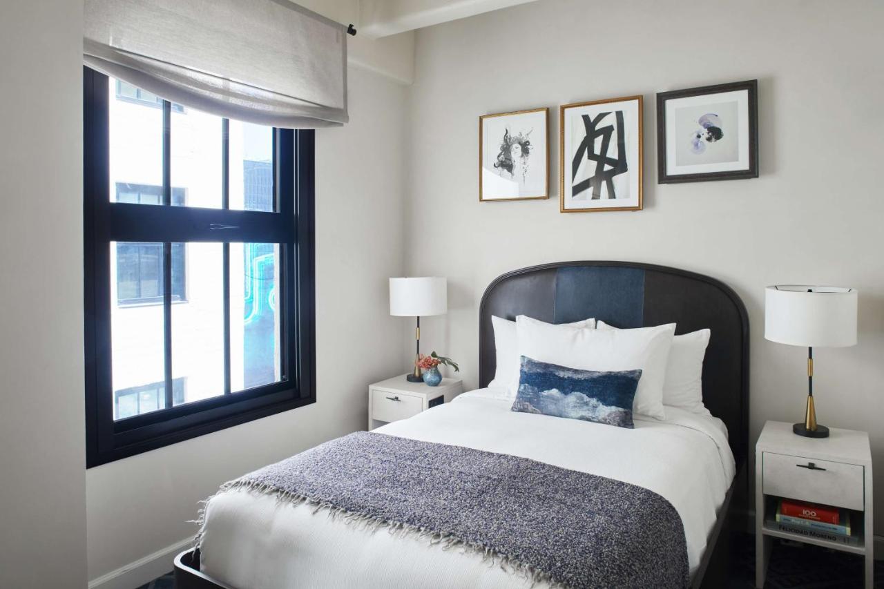 Hotel Figueroa, Unbound Collection By Hyatt Los Angeles Esterno foto A bedroom at the Hotel 57