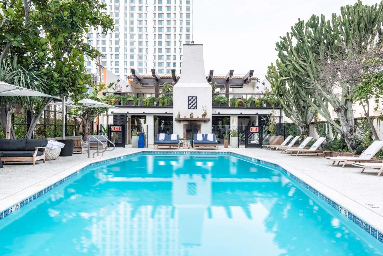 Hotel Figueroa, Unbound Collection By Hyatt Los Angeles Esterno foto The pool at the Standard Hollywood