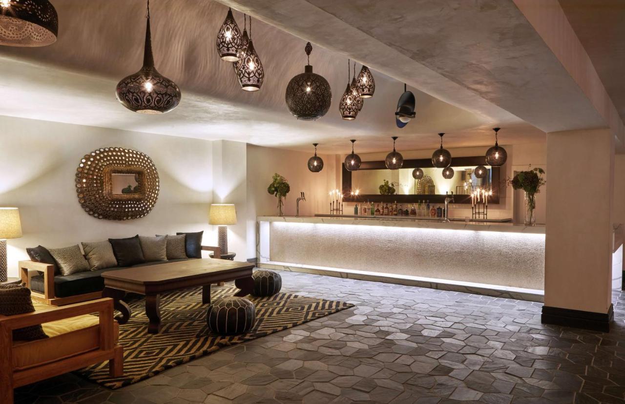 Hotel Figueroa, Unbound Collection By Hyatt Los Angeles Esterno foto The hotel's lobby