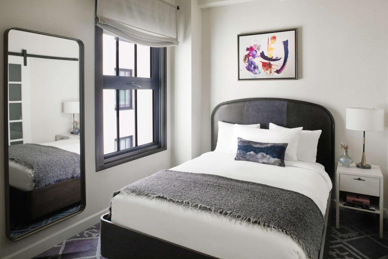 Hotel Figueroa, Unbound Collection By Hyatt Los Angeles Esterno foto A bedroom at the Hotel 57