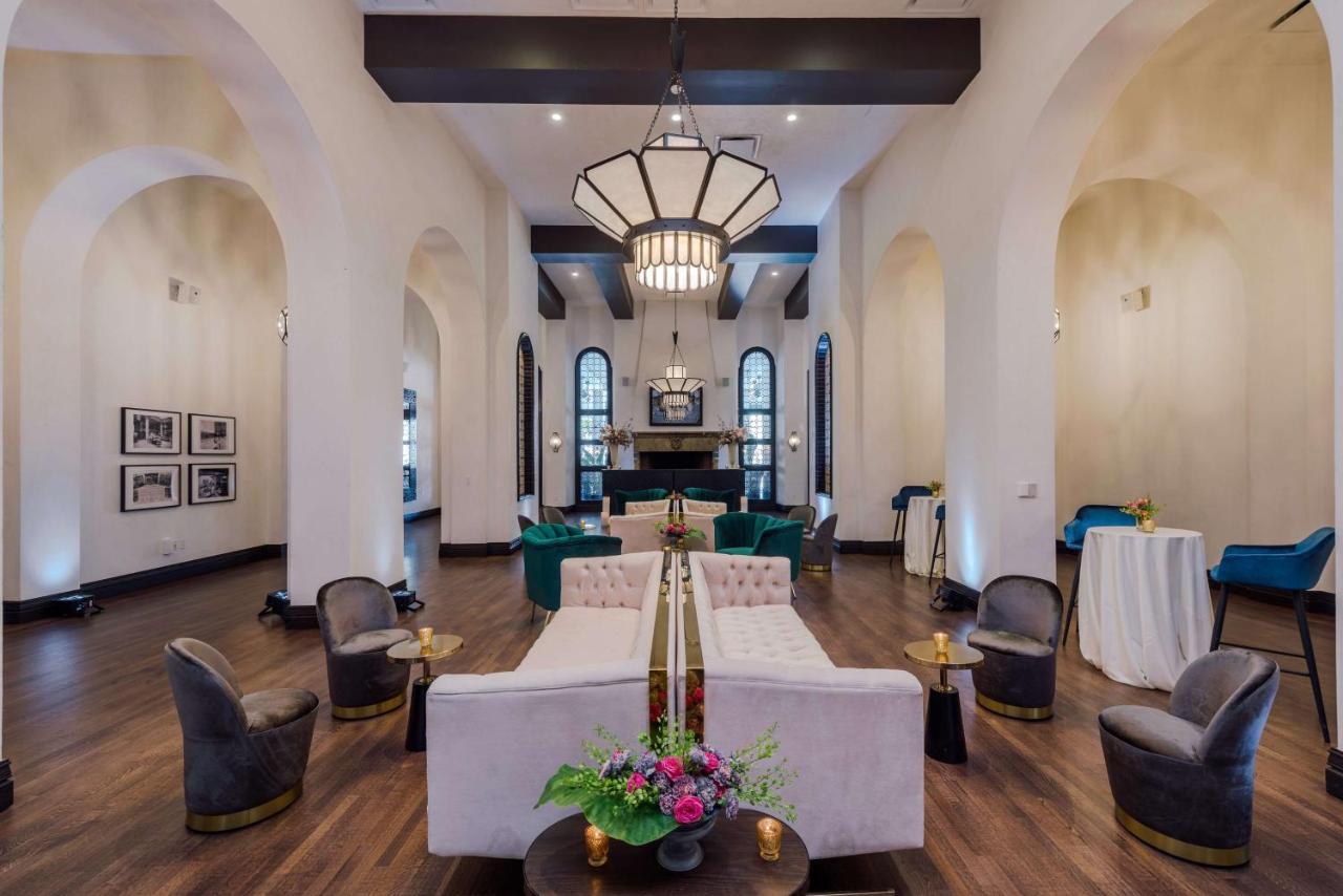 Hotel Figueroa, Unbound Collection By Hyatt Los Angeles Esterno foto The interior of the hotel