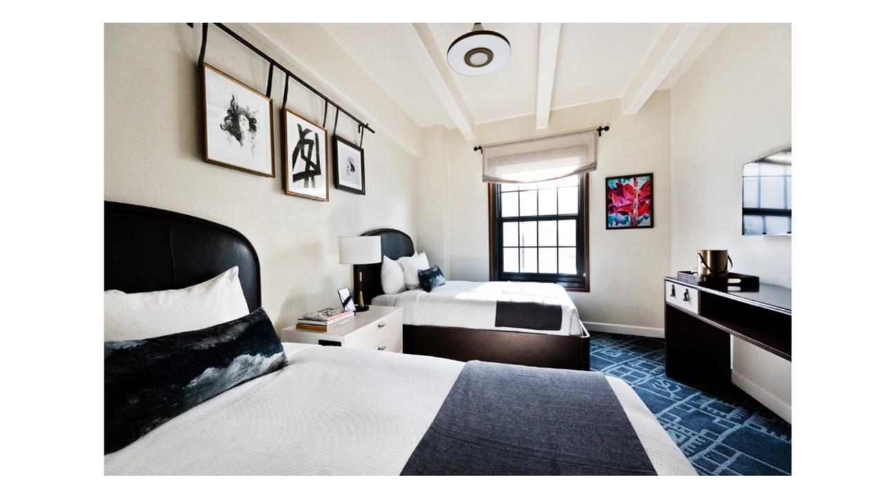 Hotel Figueroa, Unbound Collection By Hyatt Los Angeles Esterno foto A guest room at the Hotel 57