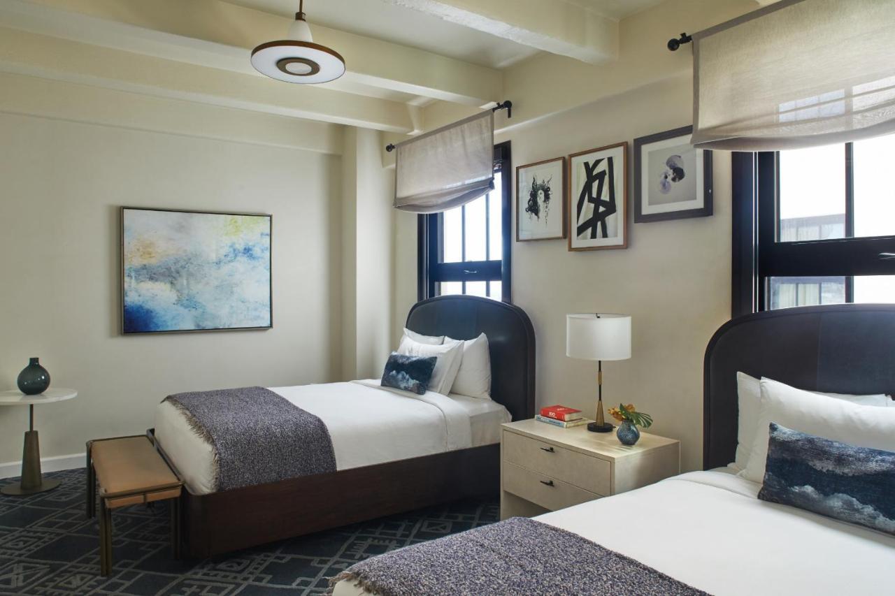 Hotel Figueroa, Unbound Collection By Hyatt Los Angeles Esterno foto A guest room at the Hotel Commonwealth