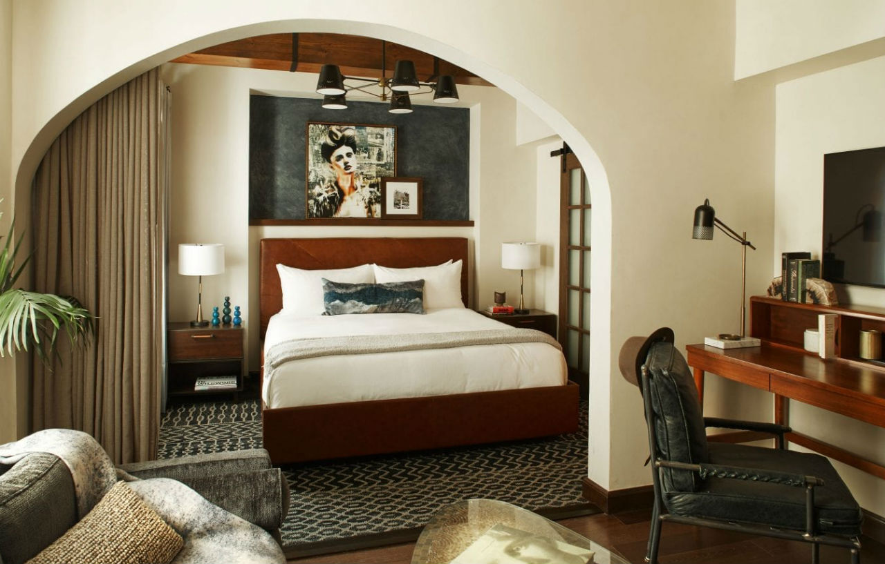Hotel Figueroa, Unbound Collection By Hyatt Los Angeles Esterno foto A bedroom at the Hotel Valencia