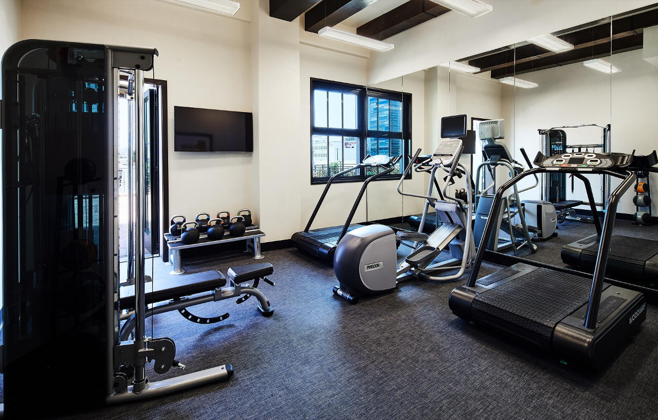 Hotel Figueroa, Unbound Collection By Hyatt Los Angeles Esterno foto The gym at The Standard East Village